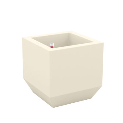 Vela Resin Pot Planter