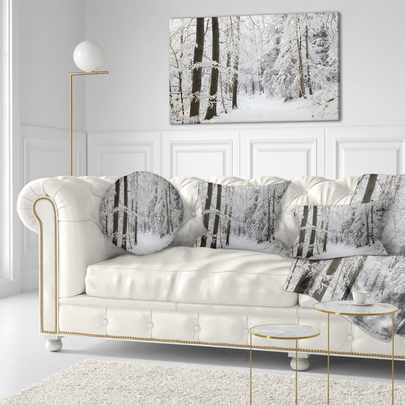Coussin de forêt et de couloir d’hiver dense