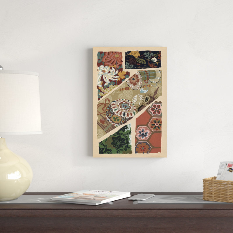 «Japanese Textile Design V» par Ema Seizan, impression sur toile tendue, H 18 po x l 12 po x P 1,25 po