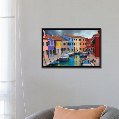 «Brightly Coloured Architecture long the Canal», reproduction de photo sur toile