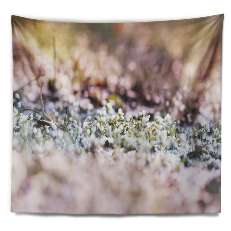 Tapisserie petites fleurs, H 32 po x l 39 po