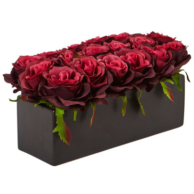 Arrangement floral de roses en pot