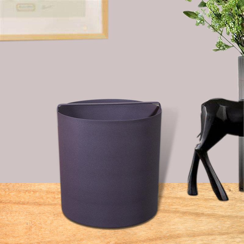 Vase de table en métal Feltie, Noir