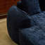 Canapé en forme de L en chenille bleu foncé avec éponge hautement élastique, accoudoirs courbés et quatre coussins décoratifs pour plus de confort et de style-1658638439