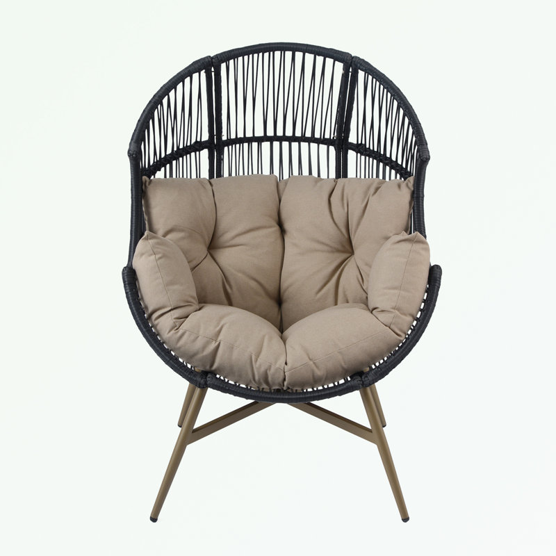 Fauteuil ovale en osier avec coussin