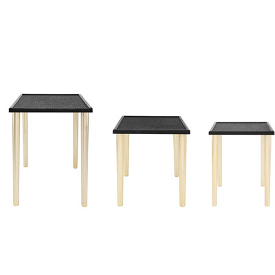 3 tables gigognes de style bohémien moderne, noir avec pieds dorés et 3 pieds de style bohème doré, fonctionnels pour différentes pièces, en bois de pin