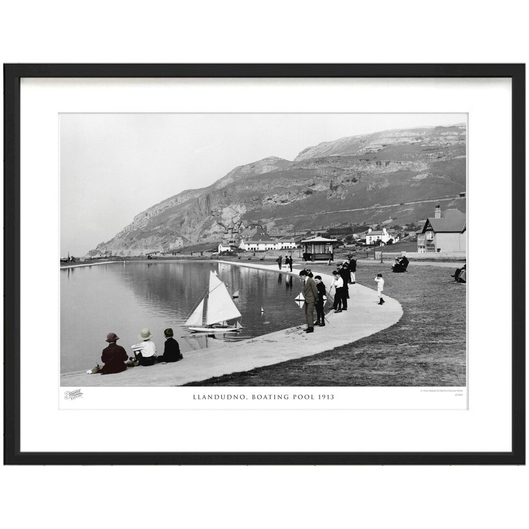 Gerahmtes Papierbild - Fotografie „Llandudno, Boating Pool 1913”