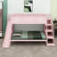 Lit superposé avec glissade et escalier de rangement, mettant en valeur le design des fenêtres de la maison pour un décor de conte de fées moderne-134703504