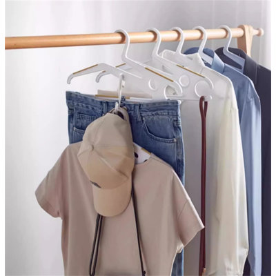 Cintre en plastique antidérapant pour robe / chandail / chandail Nyela
