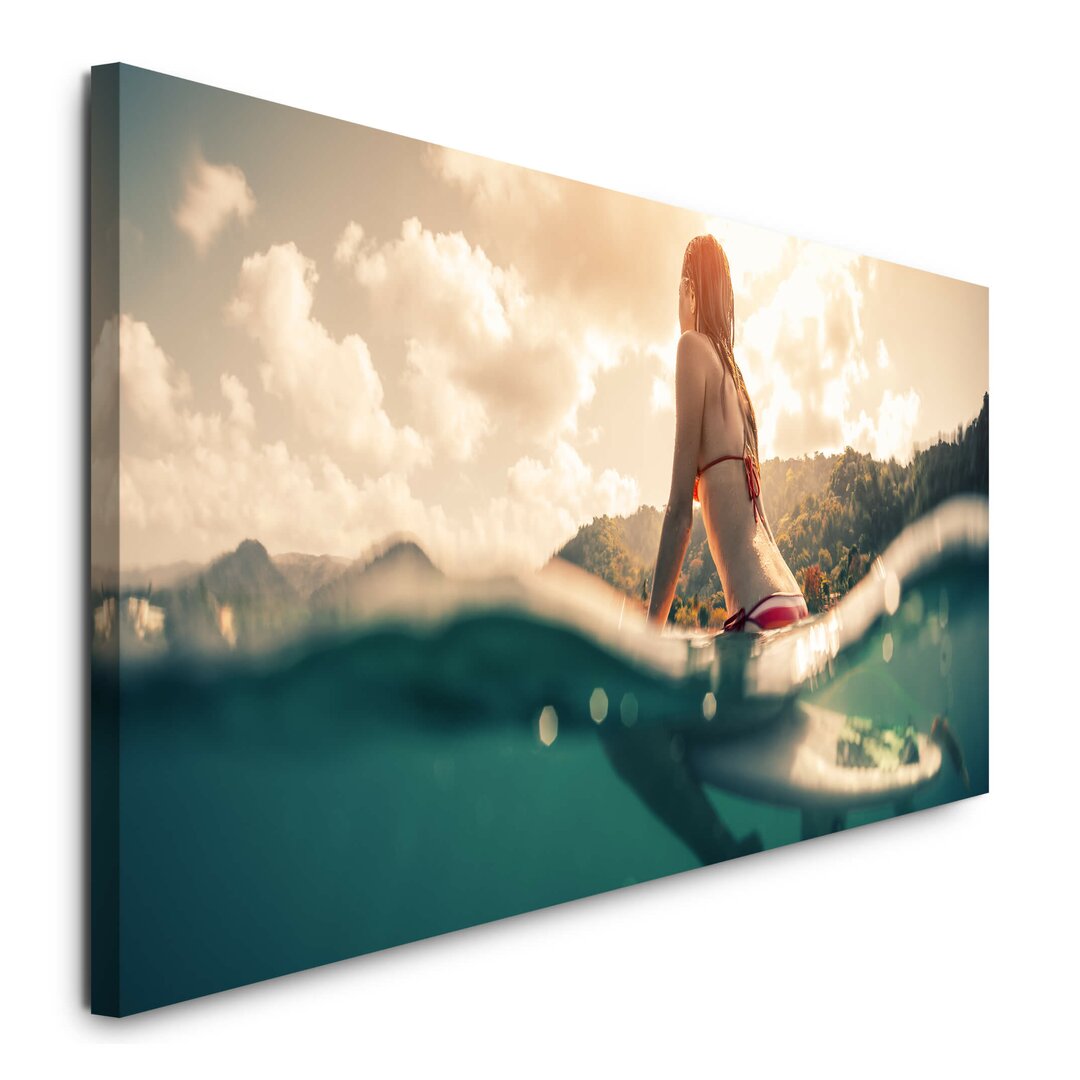 Leinwandbild Frau auf Surfboard