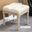 Tabouret beige, avec une structure en bois pour la chambre à coucher, le salon, le vestibule de style rétro beige, des pieds robustes