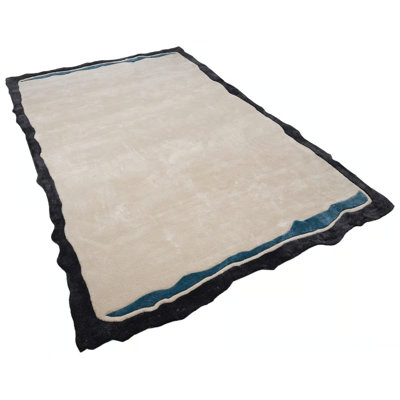 Tapis touffeté beige et noir à motif de rayures en viscose tissé à la machine Special Design