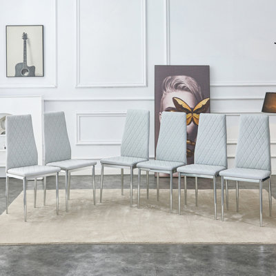 6 chaises de salle à manger en gris. Siège en PU, pieds en métal argenté. Support de 20,4 po. Fonction de glissement. Facile à assembler. Attrait minimaliste des chaises grises. Fabrication stable. Glissement du dossier. Assemblage simple.