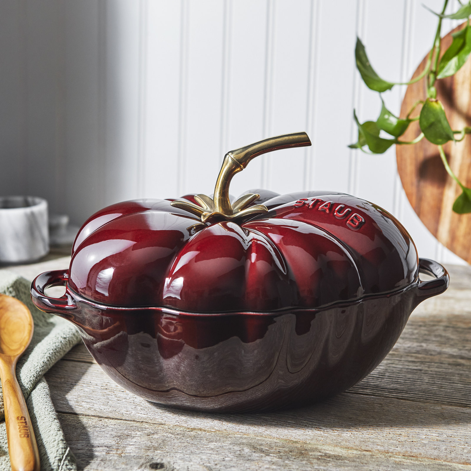 Cast Iron 3.06-qt Tomato Cocotte, Grenadine