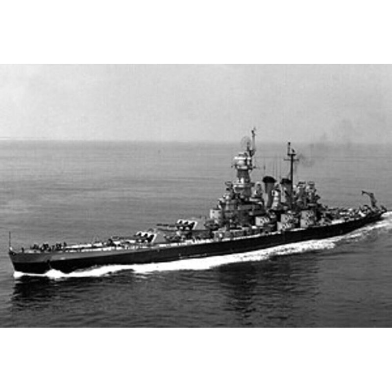 USS North Carolina (BB-55) Moyen, H 10 po x l 30 po x P 5 po