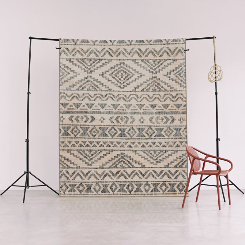 Tapis décoratif moderne à motif géométrique beige et gris, Rectangle 4 pi 7,12 po x 6 pi 6,74 po