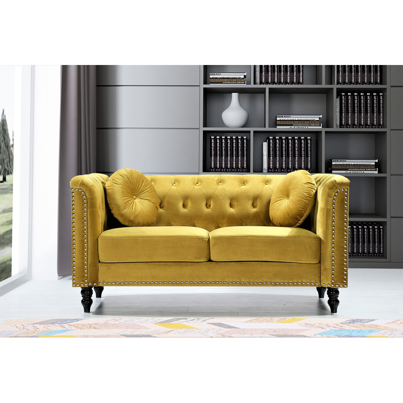 Causeuse Chesterfield à accoudoirs roulés en velours 64,17 po Whetzel, Jaune vif
