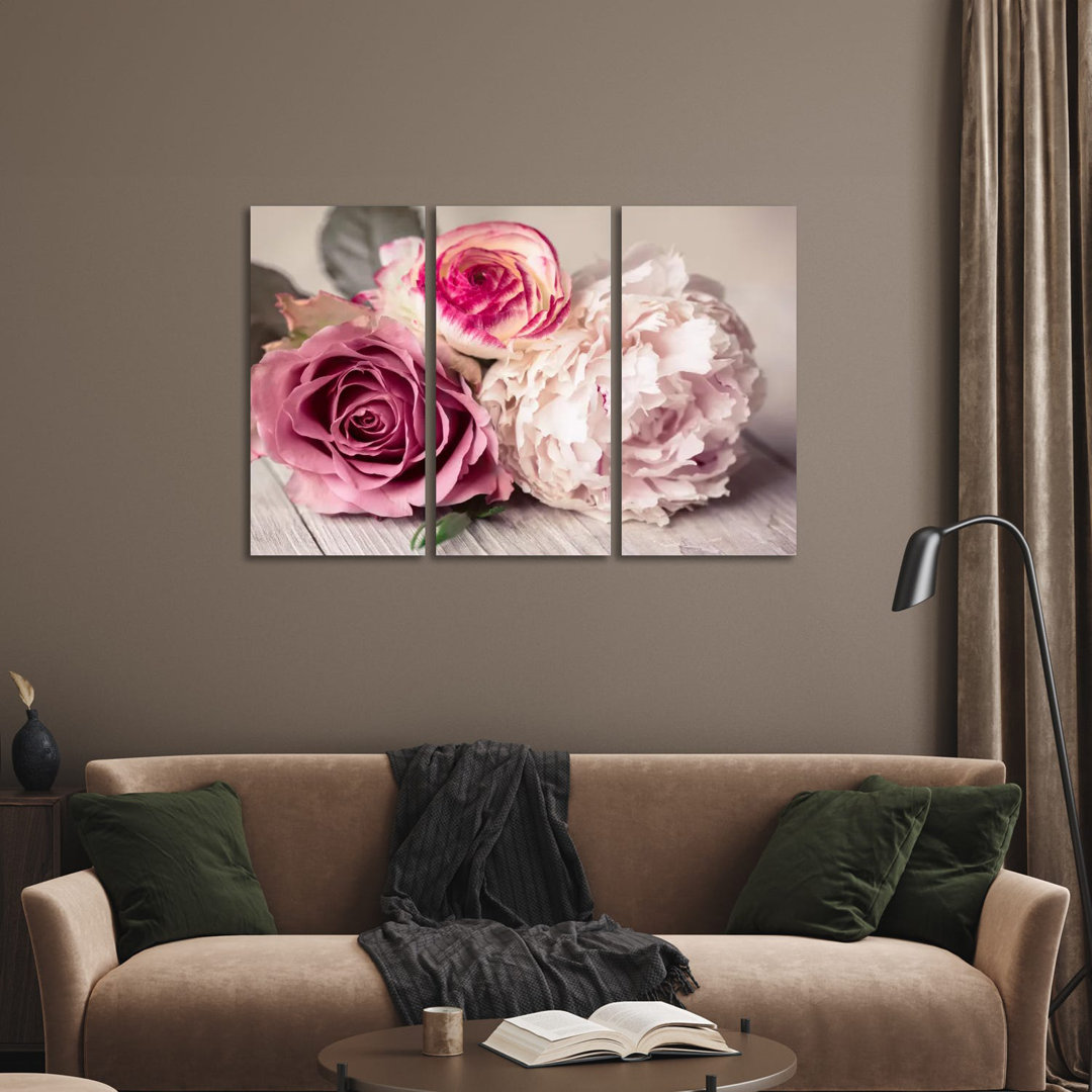 Bouquet von Symposium Design - Galerie-verpackte Leinwand Giclée