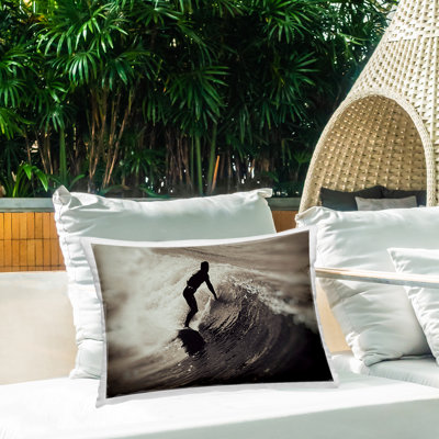 Coussin d'extérieur imprimé Surfer's Wave Splash par Norm Stelfox