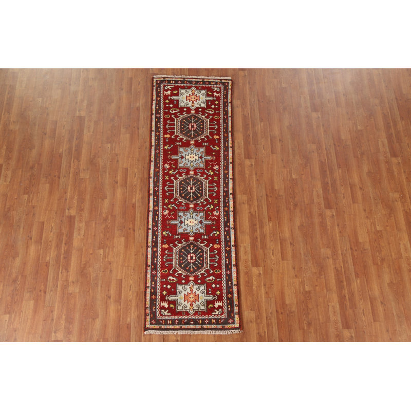 Tapis rouge à motif géométrique 3x8