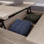 Table basse à plateau relevable avec surface spacieuse, finition brune