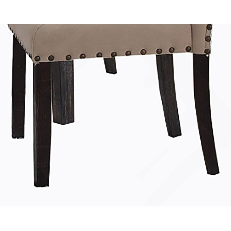 Charmante chaise d'appoint avec coussin en lin et pieds robustes en bois pour une assise élégante