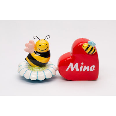 Abeille sur cœur de marguerite et abeille sel et poivre