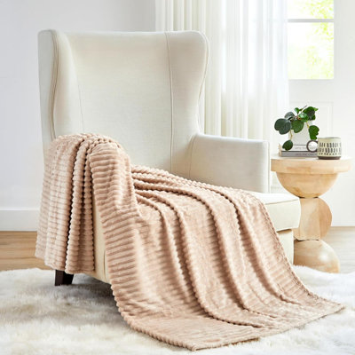 Machine Tufted Throw Blanket