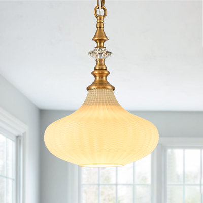 Suspension rétro à 3 lumières avec abat-jour en verre beige pour îlot de cuisine, salle à manger, couloir ou entrée.