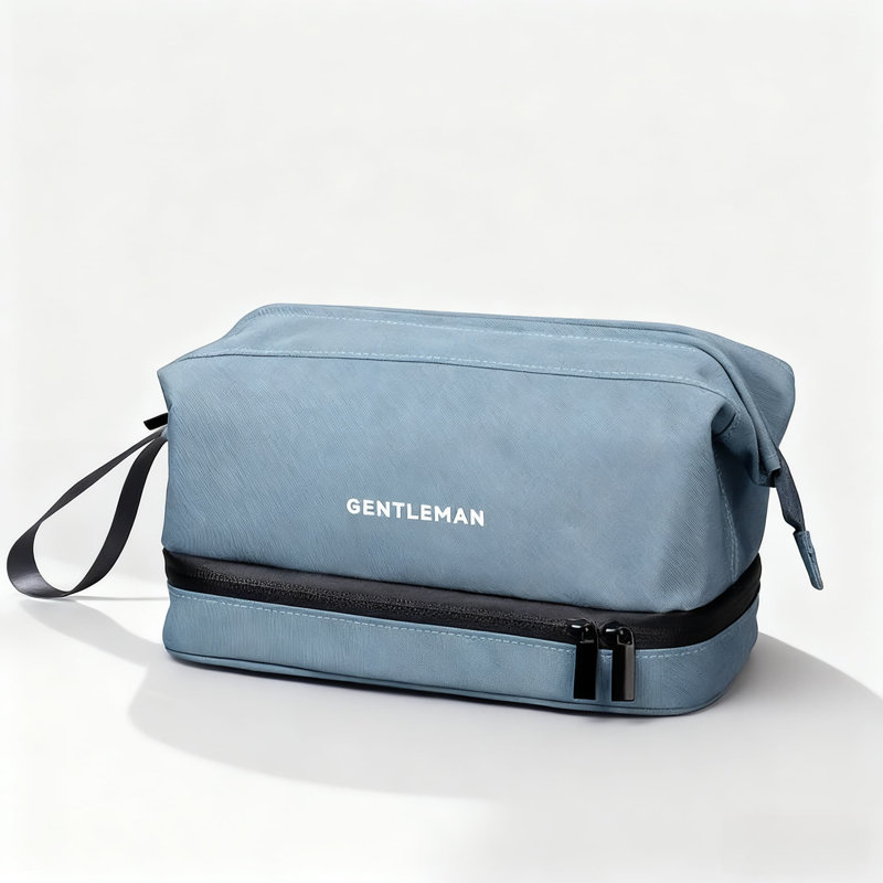 Trousse de toilette imperméable en tissu bleu pour homme avec compartiments secs et humides, grande ouverture pour un accès facile, fermeture à glissière durable, parfaite pour les voyages et l'utilisation quotidienne
