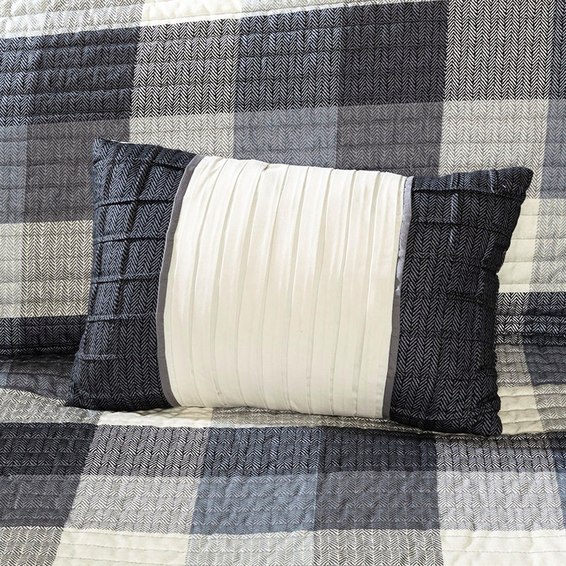 Courtepointe 6 pièces à chevrons pour très grand / très grand lit, écossais gris Buffalo, broderie faite à la main sur des coussins décoratifs très grands imprimés, agencement de couleurs, taies décoratives assorties et jeté avec détails cousus