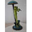 Statue bronze de la grenouille verte Adae jouant de la flûte en bronze Taille: 14 po x 12 po x H 27 po