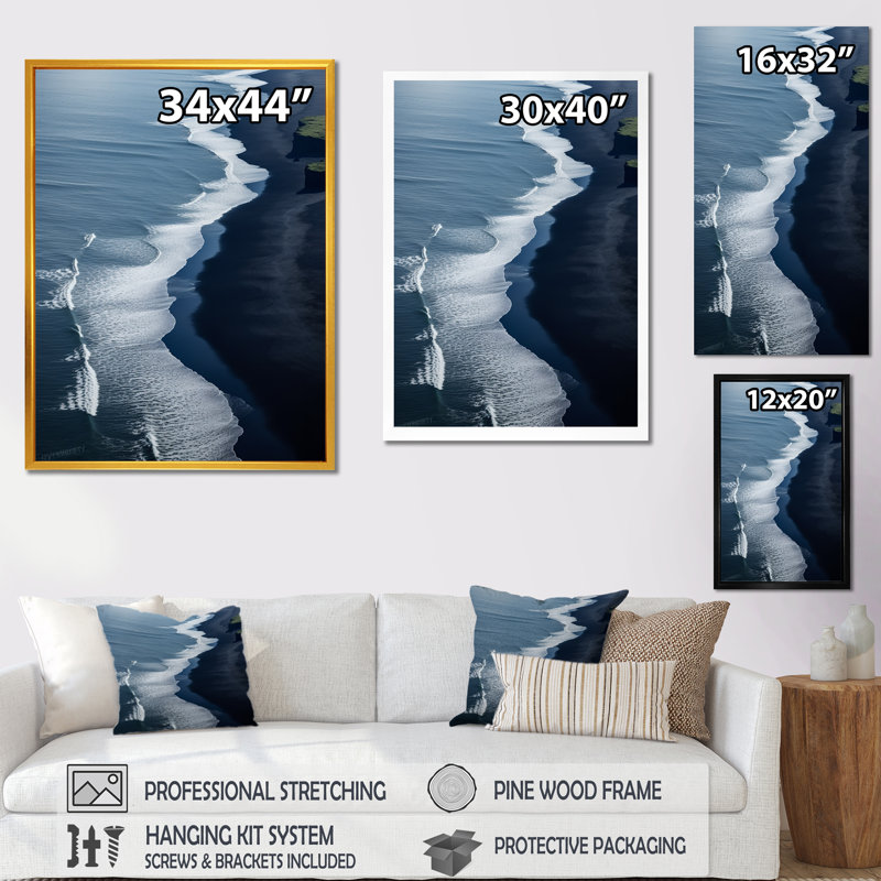 Vue aérienne de la plage de sable noir II - plage et océan, art mural, Toile tendue, H 20 po x l 12 po