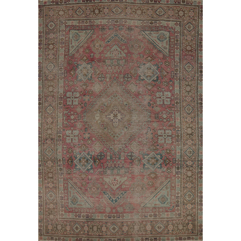 Tapis rose à motif géométrique traditionnel 7 x 10