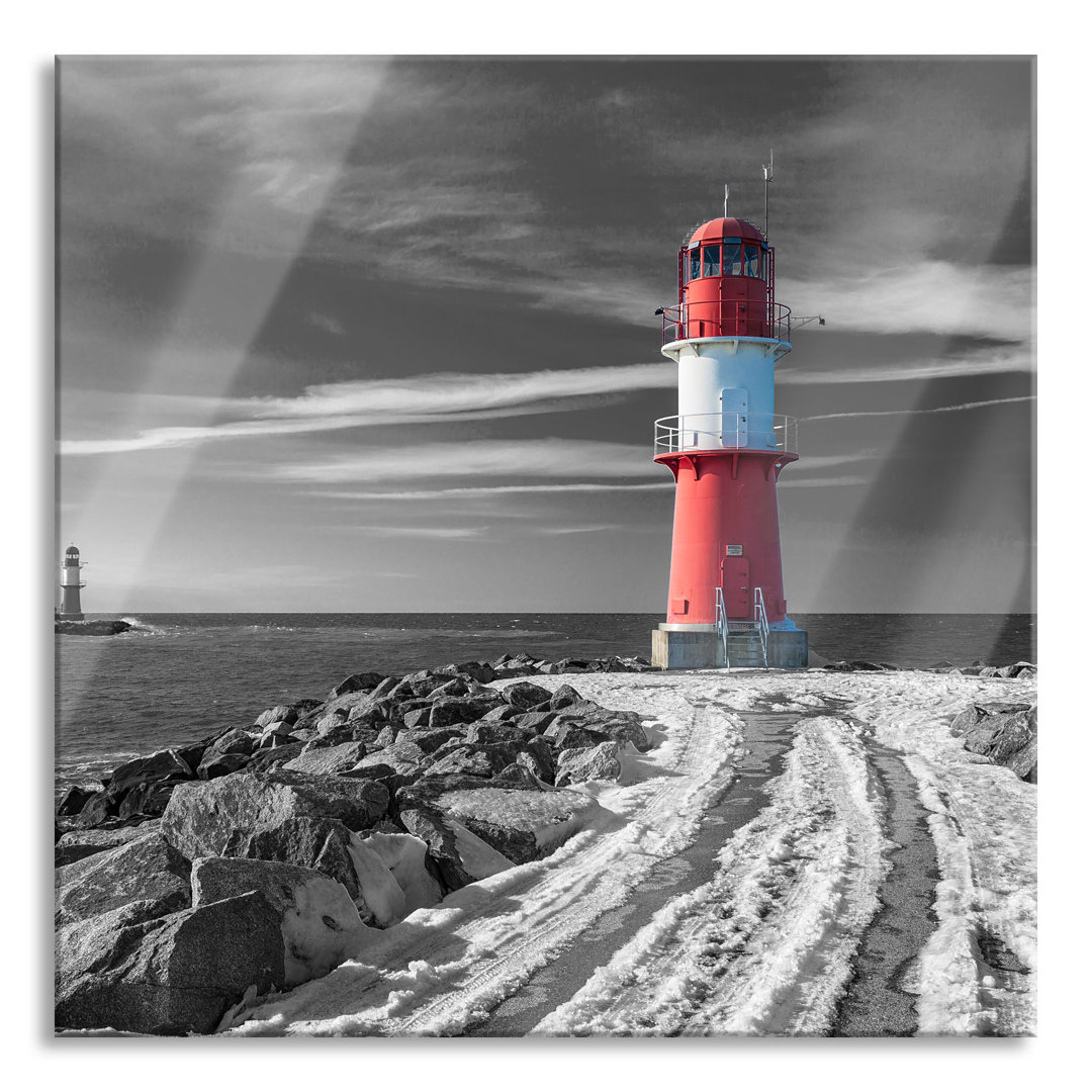 Glasbild Pier Towers in Warnemuende in Winter