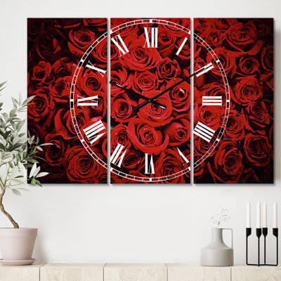 Winter Red Rose - Horloge murale traditionnelle