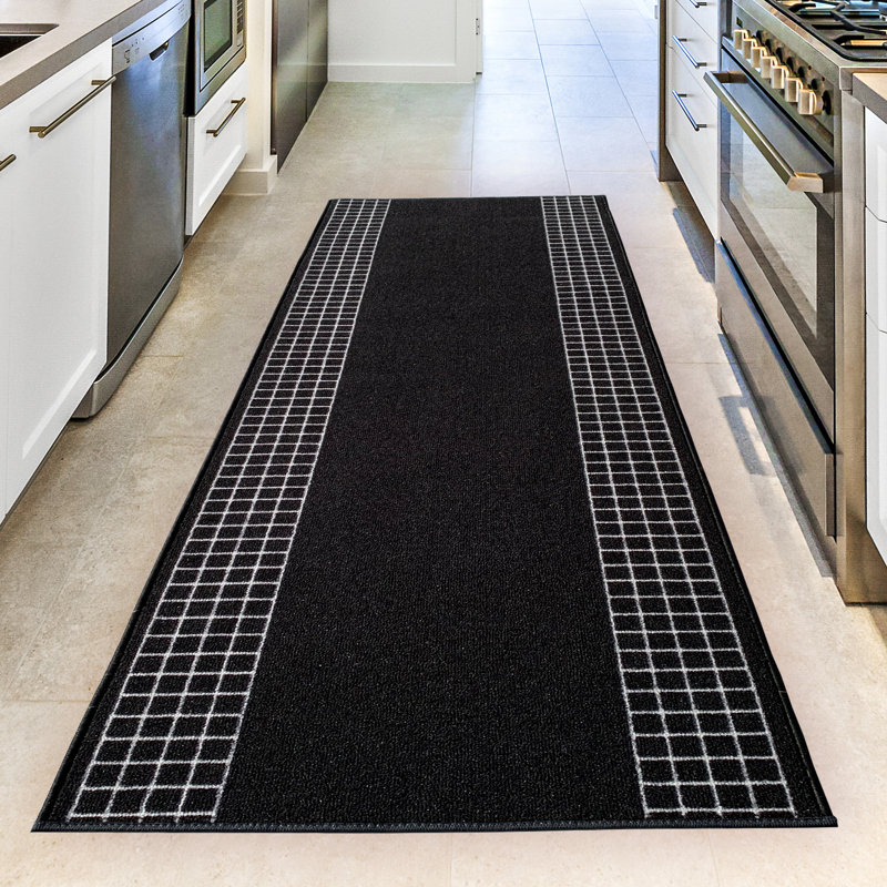 Anai Tufted Black/White Area Rug, Runner 2'6'' x 6'