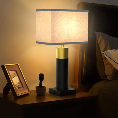 Lampe de table à intensité variable à 3 voies avec deux ports USB et une prise de courant, lampe de chevet moderne de 22 po pour la chambre à coucher, le salon, le bureau et l'hôtel, ampoule incluse