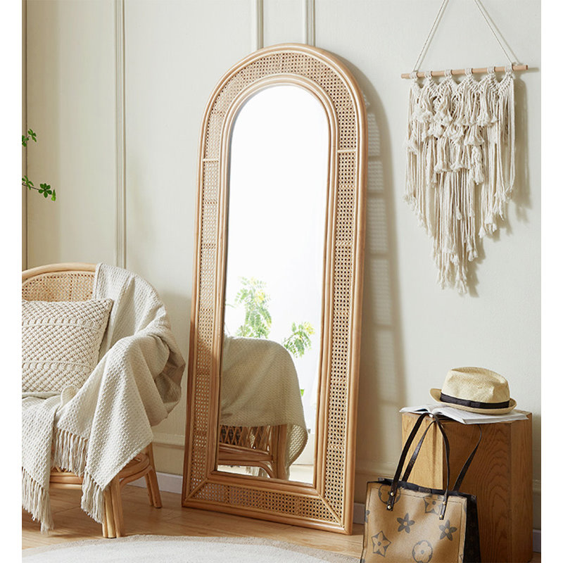 Miroir pleine longueur rétro incurvé en rotin tissé, 66.93" H x 28.74" W, Brun