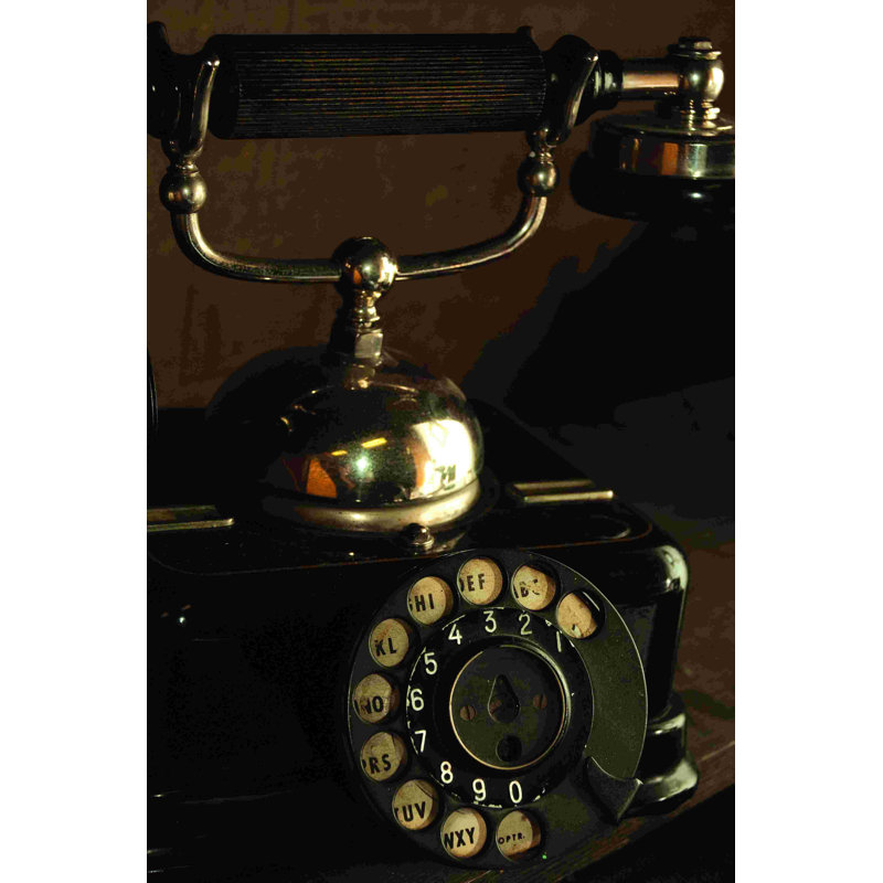 Vieux téléphone rotatif - Photographie sur toile tendue, H 12 po x l 8 po