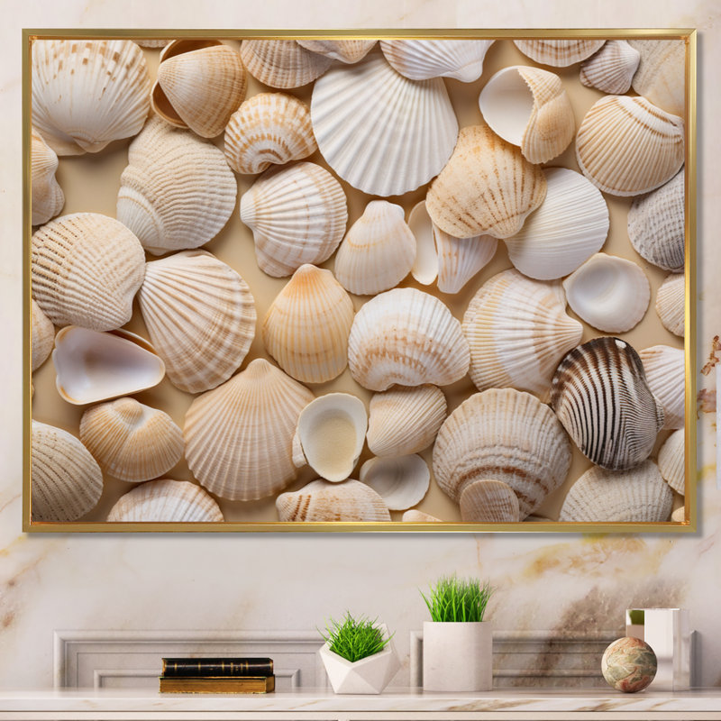 Beige palourde coquillage symphonie II, reproduction d'art sur toile, Cadre flottant doré, H 30 po x l 40 po x P 1,5 po