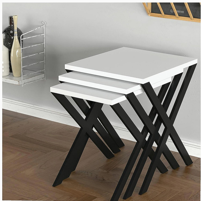 Ensemble de 3 tables gigognes Kira, pieds en métal, base en bois, blanc