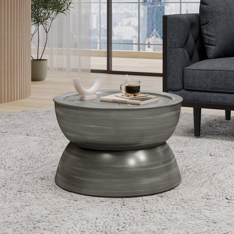 Table basse en métal martelé, Antique Silver