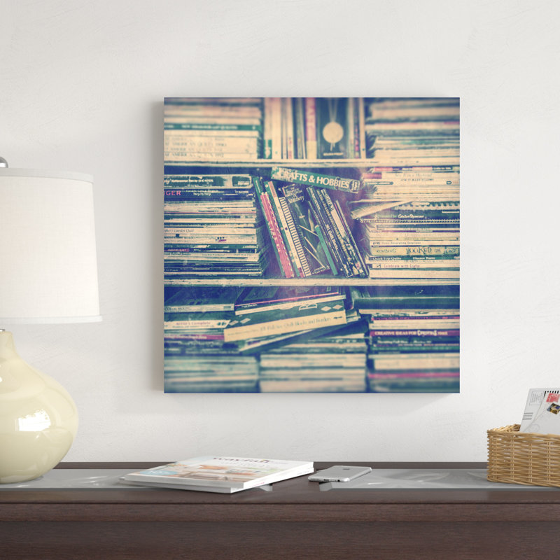 «Vintage School IV» par Thomas Brown - photographie sur toile tendue, H 20 po x l 20 po