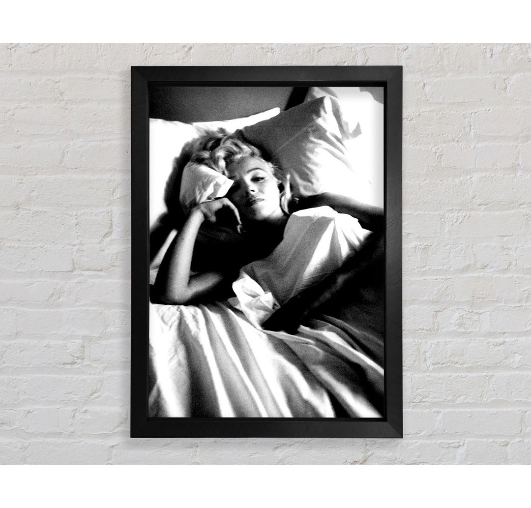 Marilyn Monroe im Bett - Einzelner Bilderrahmen Kunstdrucke