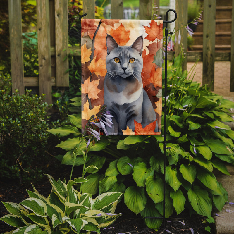 Chat en feuilles d'automne drapeau de jardin, Korat