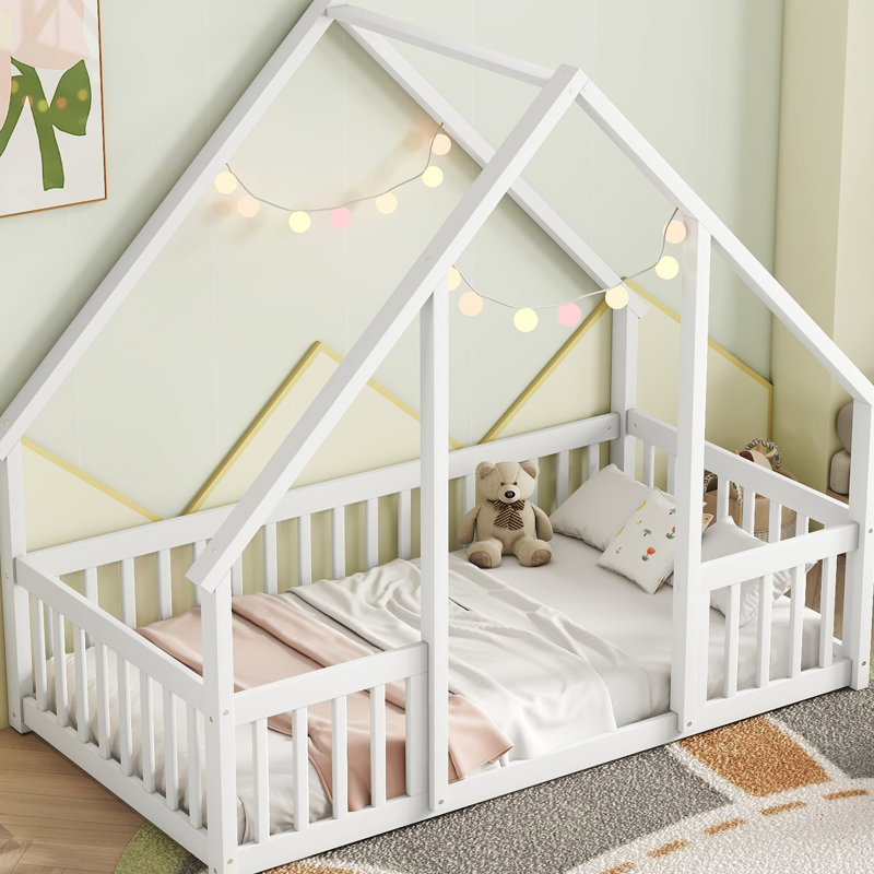 Lit simple en bois avec garde-corps et conception de maison en pin blanc pour une bonne nuit de sommeil, Blanc