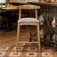 Ensemble de 2 tabourets de comptoir de style Mid-Century moderne avec cadre en bois de frêne clair avec revêtement en tissu de galets, dossier incurvé, tabourets de bar pour îlot de cuisine