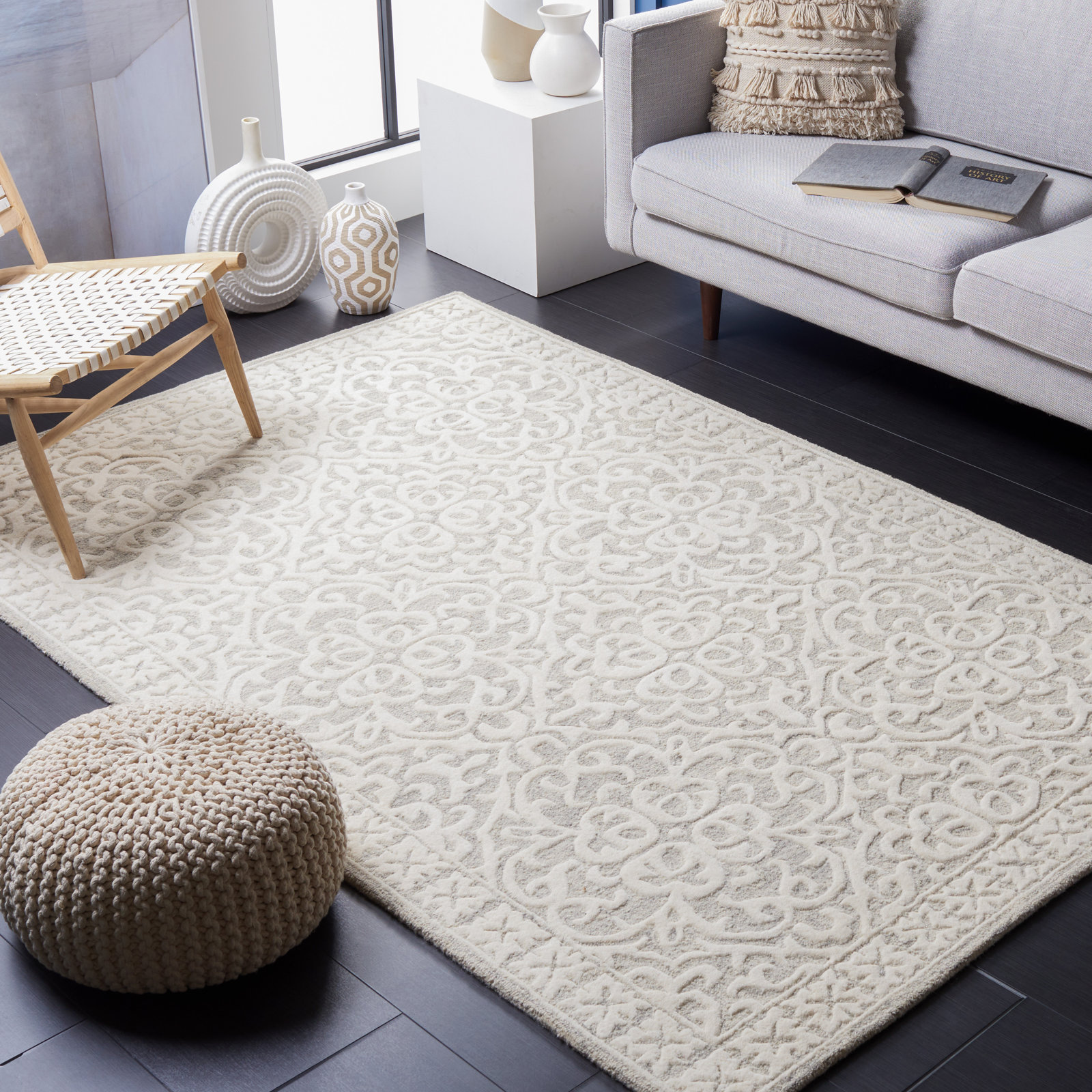 Aude White Damask Hand-Tufted Wool Rug, Rectangle 4' x 6'