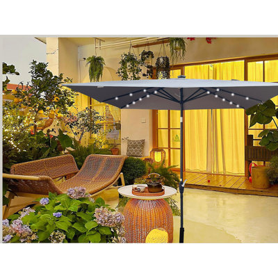 Parasol carré carré de 8X2,5M avec parasol solaire à DEL 8 lumières avec manivelle et base transversale pour terrasse de jardin et abri de piscine extérieur